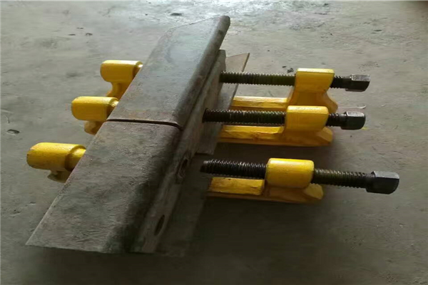 固定鋼軌急救器